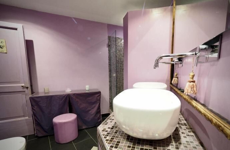 Bathroom sink 3, Splendida Dimora Negri, Genova