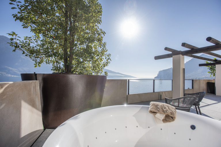 Sport & Beauty 2, EALA My Lakeside Dream – Adults Only, Brescia