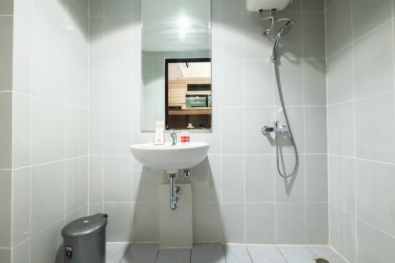 Bathroom 3, Exclusive Studio Casa De Parco Apartment, Tangerang