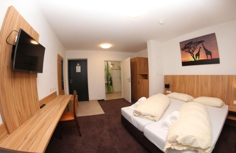 Bedroom 3, Schäfer Boardinghouse, Fürstenfeldbruck