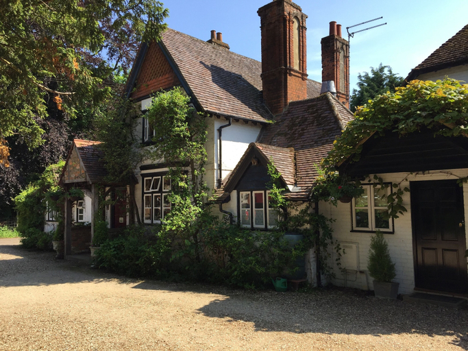 Exterior & Views 1, West Lodge Hotel, Buckinghamshire