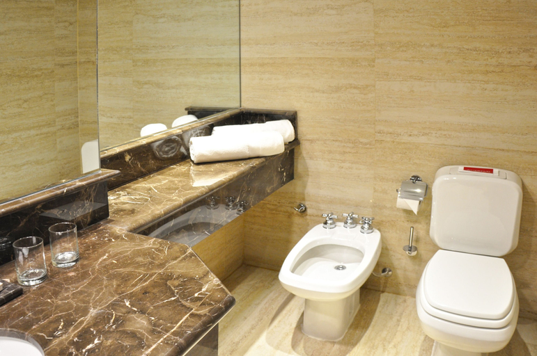 Bathroom 5, Gran Amérian Carlos V, Rió Hondo