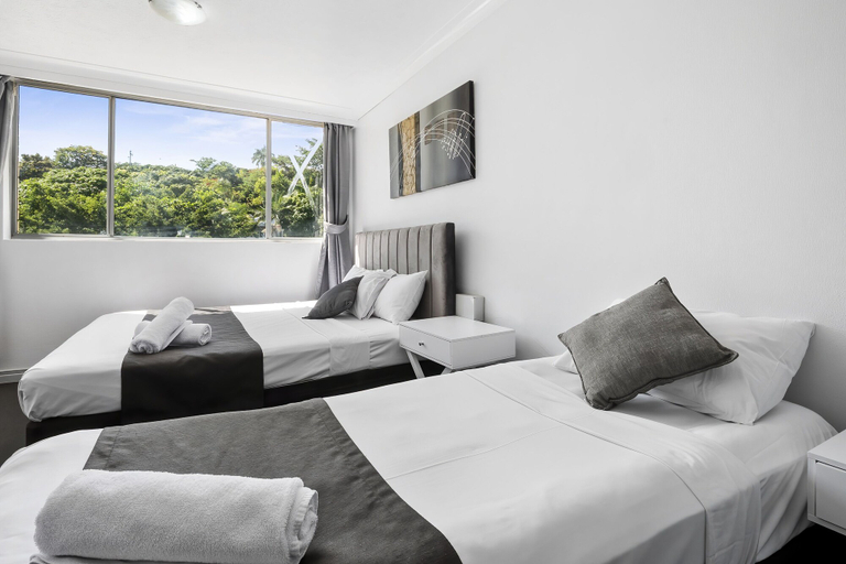Bedroom 3, The Robert Towns, City