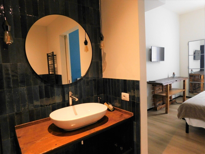 Bedroom 4, Piumaviola, Parma