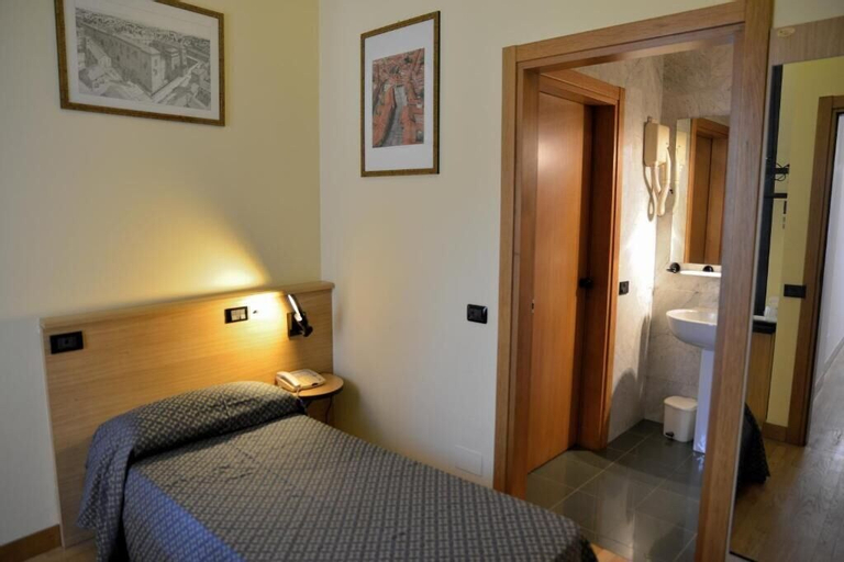 Bedroom 3, Ristorante Locanda Milano, Pavia