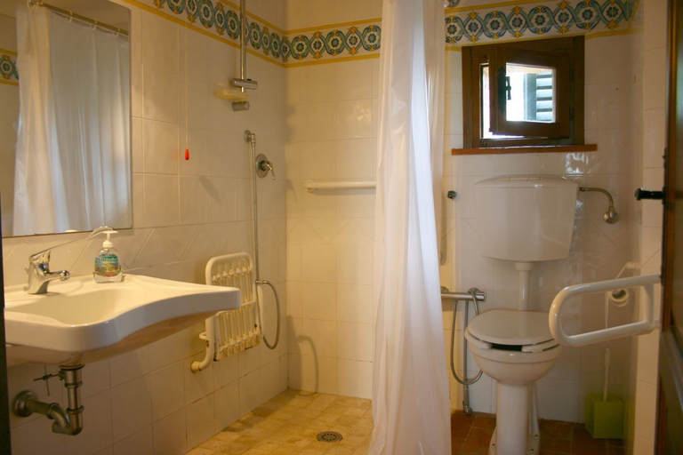 Bathroom 4, Il Poggiarone, Siena