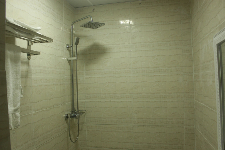 Bathroom 3, Somatel Hotel, Wouri