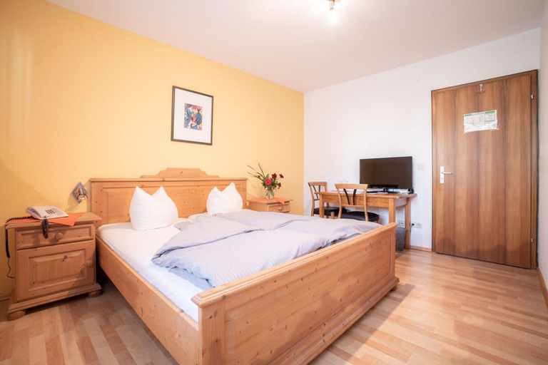 Bedroom 3, Landhotel Weißer Hahn, Donau-Ries