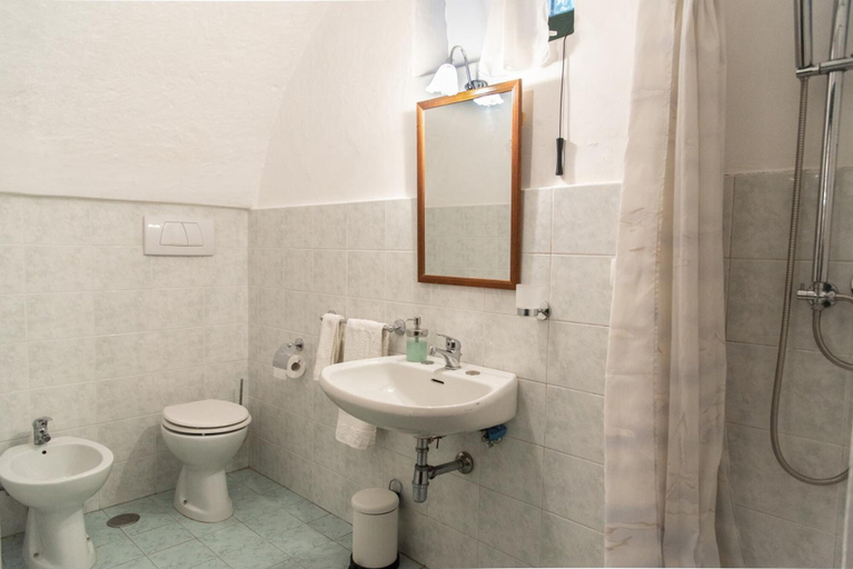 Bathroom 5, Masseria Trotta, Brindisi
