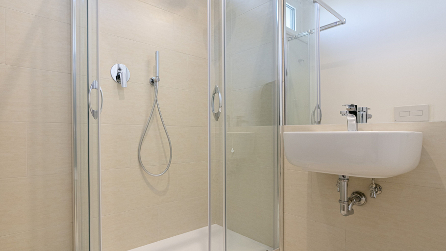 Bathroom 3, Rivazzurra A, Campobasso