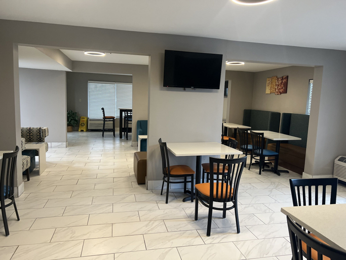 Food & Drinks 5, Clarion Pointe Indianapolis Northeast, Marion