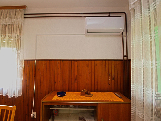 Others 4, Apartment 390, Pula
