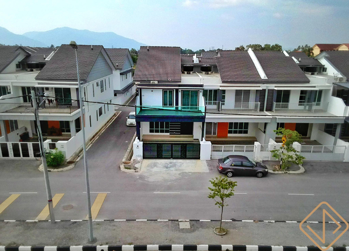 Exterior & Views