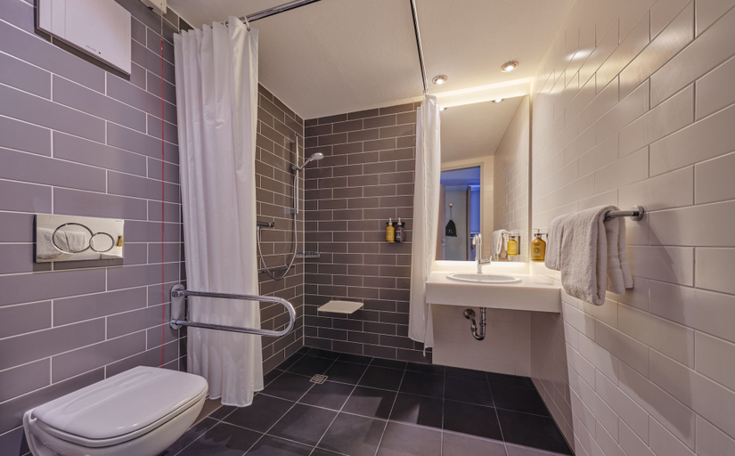 Bathroom 4, Holiday Inn Express DORTMUND by IHG, Dortmund