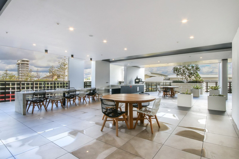 Food & Drinks 4, Luxurious 2 Bedroom Brand New Apartment With Amazing Hinterland Views, Gold Coast