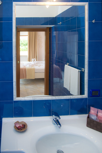 Bathroom 5, Hotel San Giovanni, Bari