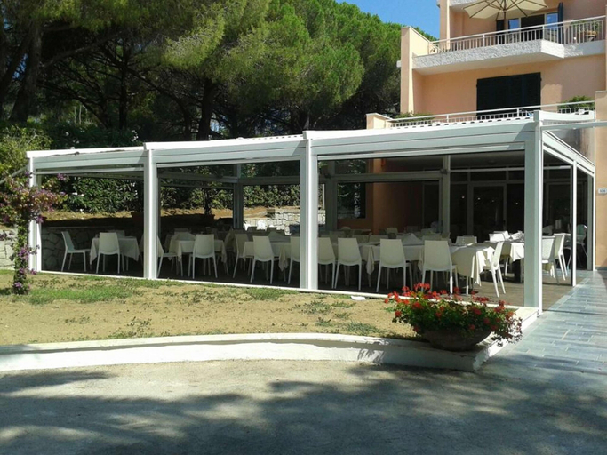 Exterior & Views 2, TH Lacona, Livorno