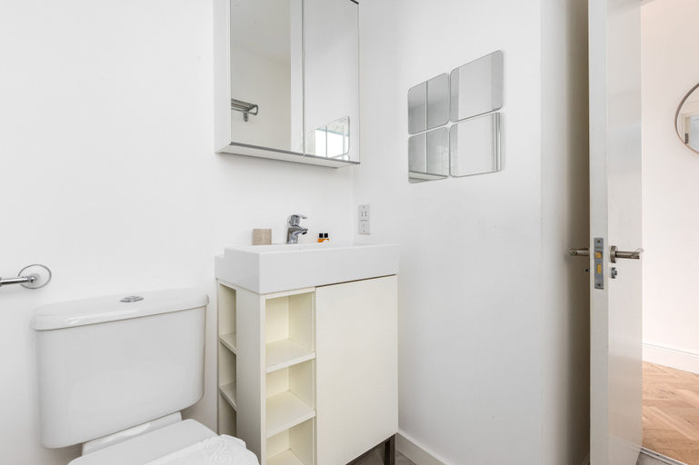 Bathroom 4, Luxurious Villa in Shepherd's Bush, London