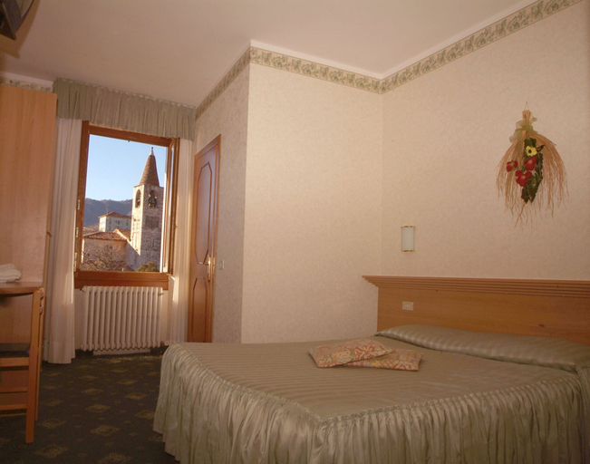 Bedroom 3, Miralago, Brescia