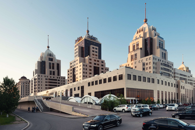 Exterior & Views