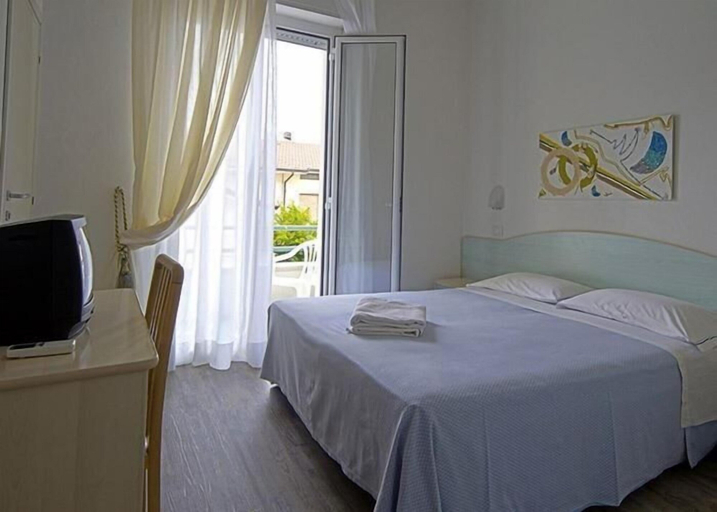 Bedroom 2, Hotel Vienna, Rimini