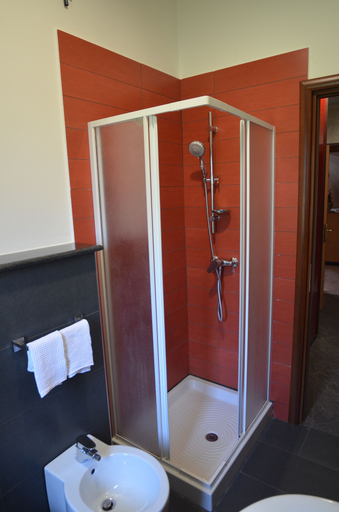 Bathroom 4, Hotel Toscano, Cosenza