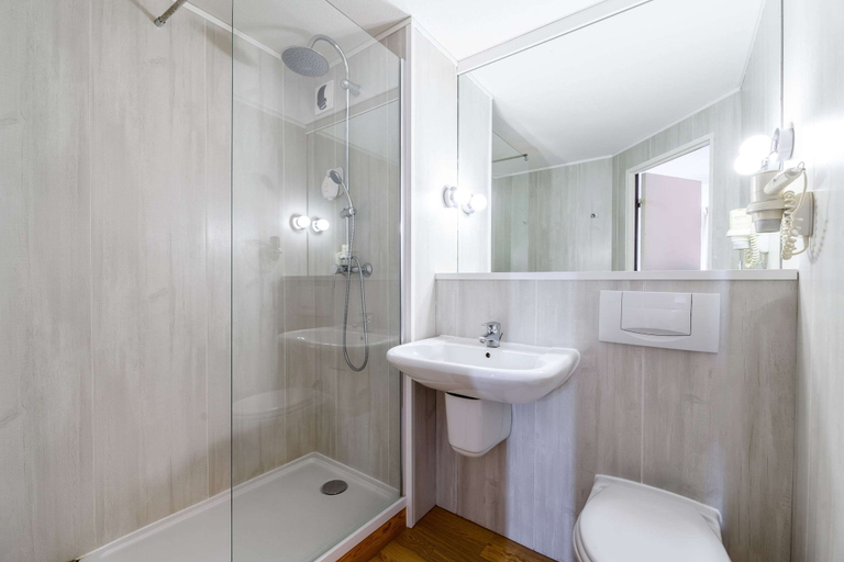 Bathroom 4, Comfort Hotel Evreux, Eure