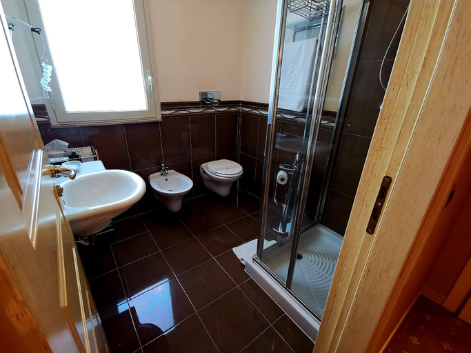 Bathroom 5, Hotel Ristorante Paradise, Catania