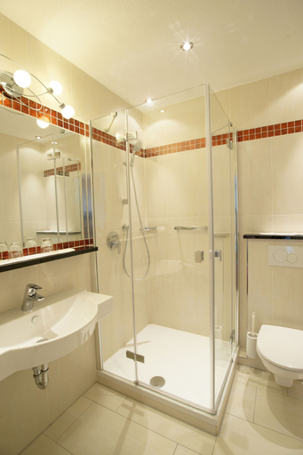Bathroom 4, Kurhotel Eichinger, Unterallgäu