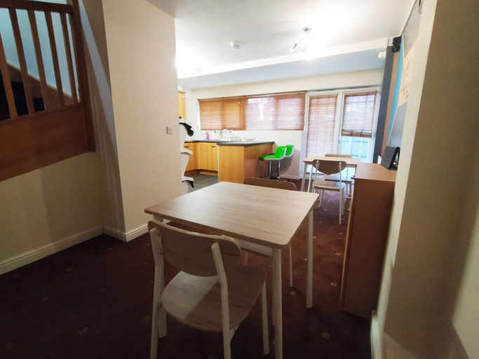 Others 5, Bankwell Guest House, Manchester