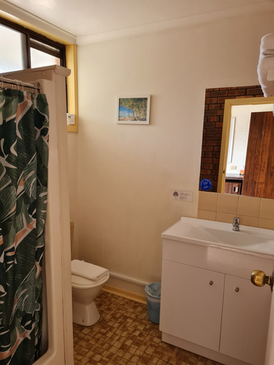 Bathroom 4, Toora Lodge Motel, South Gippsland - East
