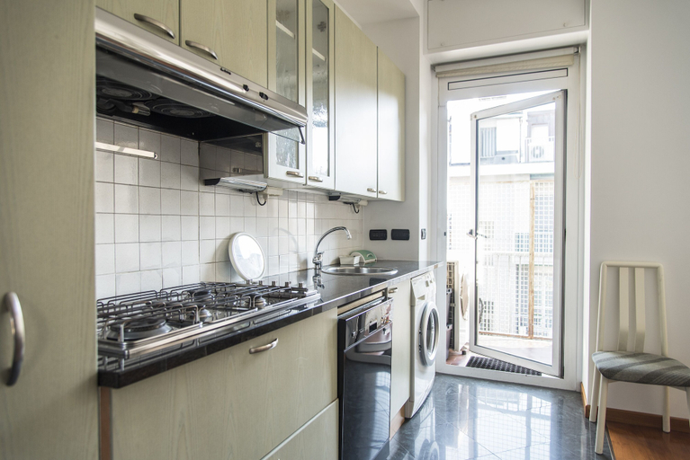 Private kitchen 4, Bright Terrace Apartment in University District, Milano