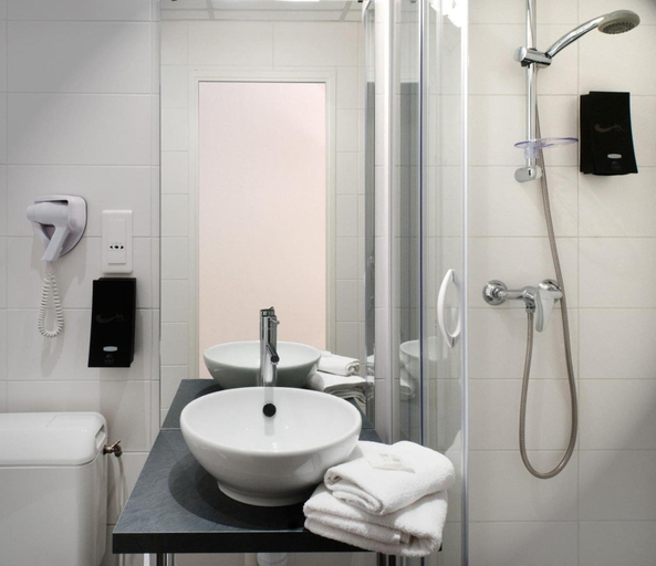 Bathroom 5, Hotel Opal'Inn, Pas-de-Calais