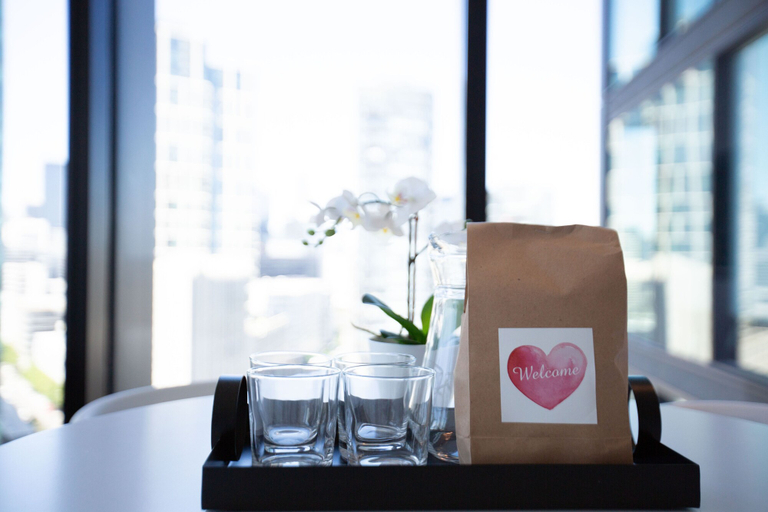Food & Drinks, Central Melbourne 2br2bt APT on Collins St+parking, Melbourne