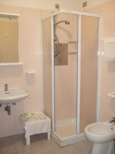 Bathroom 4, Innocenti, Pistoia