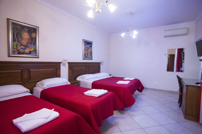 Bedroom 2, Anthony House Via Villafranca, Rome