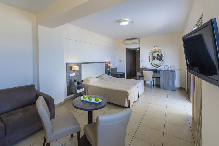 Bedroom 3, Tofinis Hotel