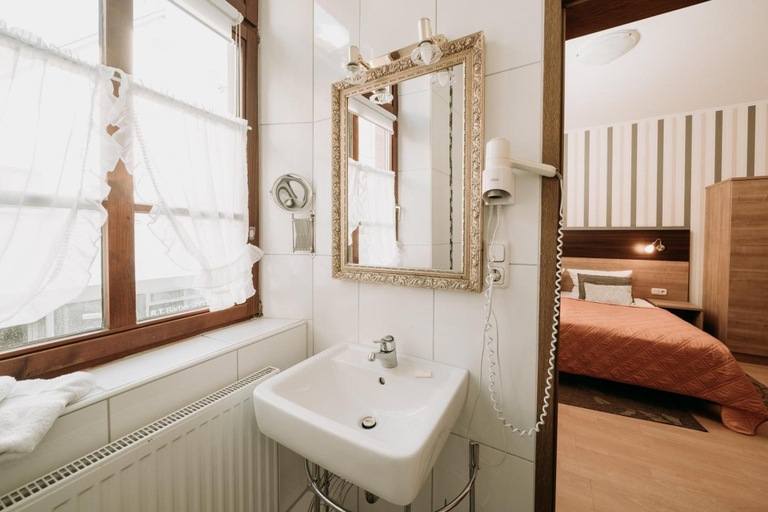 Bathroom 5, Fränkischer Gasthof Hotel Zum Koppen, Main-Spessart