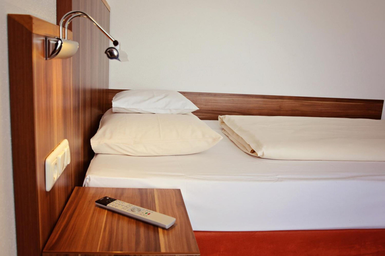 Bedroom 2, Hotel Meridian - Landshut, Landshut