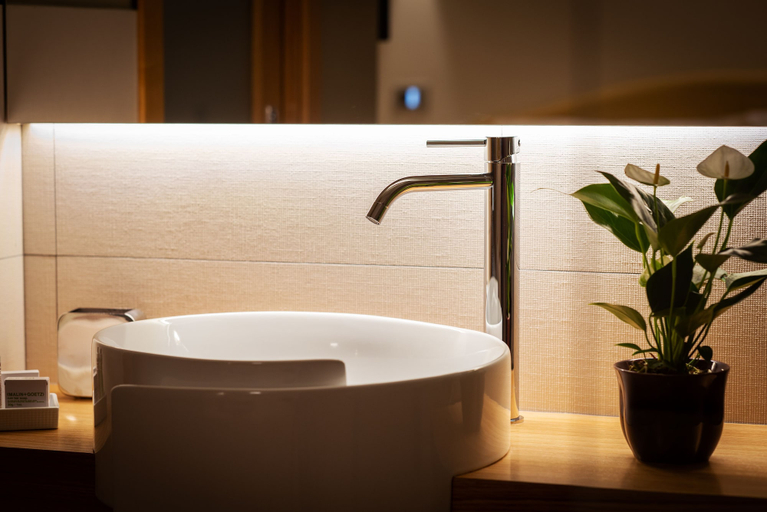 Bathroom 5, Portica 10, Perugia