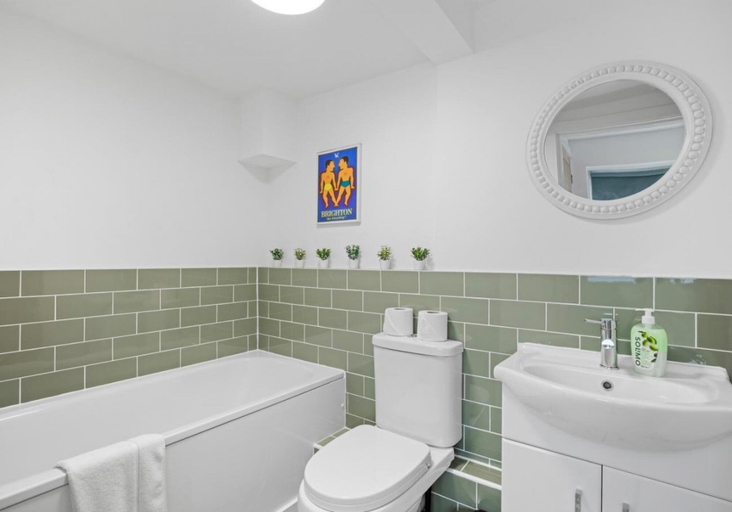 Bathroom 2, St Peters Pad By My Getaways Free Parking, Brighton and Hove