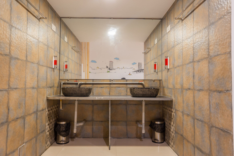 Bathroom 5, Nap Manor Hostels, Mumbai Suburban