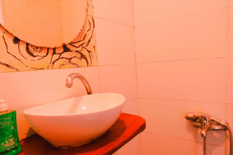 Bathroom 2, Central Jerusalem, Jerusalem