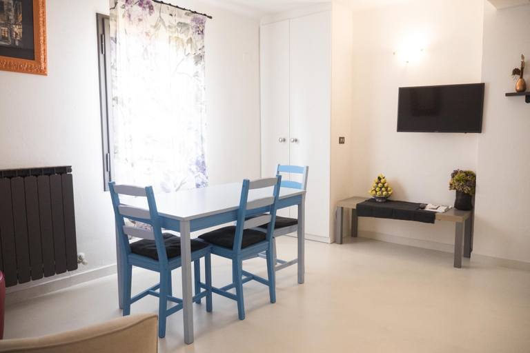 In-room dining 2, Casa Bella Liberty, Bologna