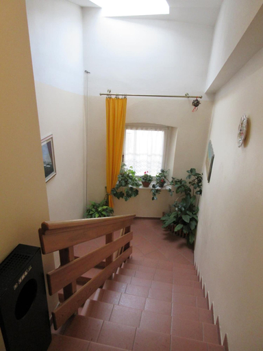 Others 4, Albergo Lucia, Trento