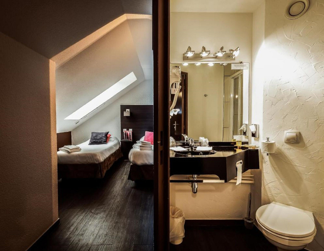Bathroom, Logis Hôtel Restaurant Le Grill, Jura