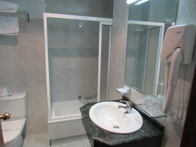 Bathroom 4, Virgen del Camino, Pontevedra