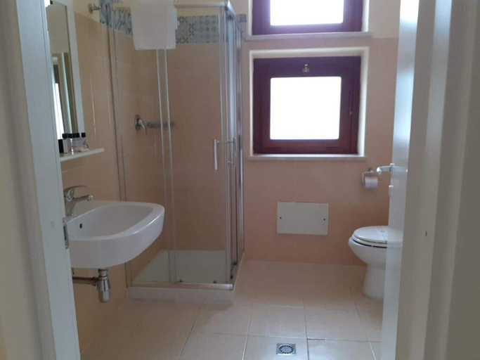 Bathroom 5, Hotel Lido Beach, Oristano
