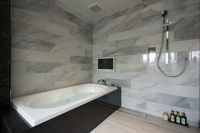 Bathroom 3, Hotel Glanz Cascata, Minato