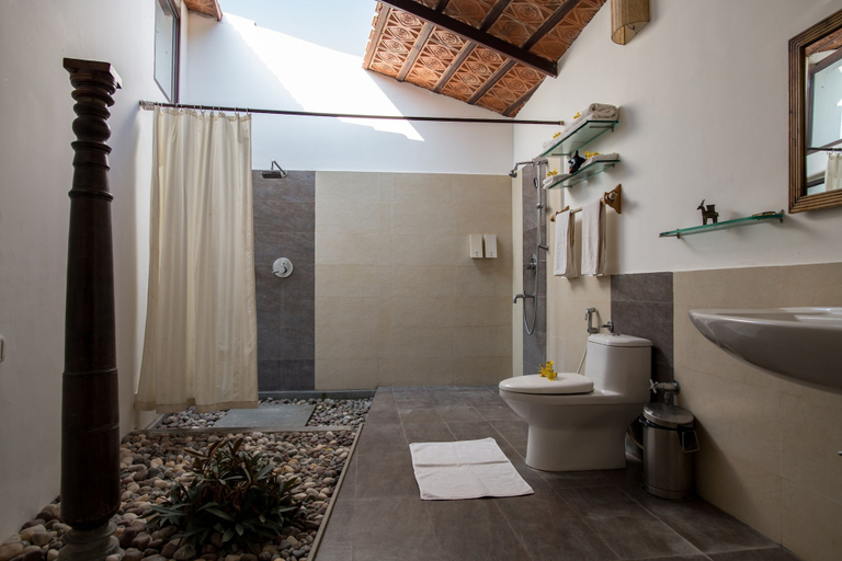 Bathroom 3, Dholes Den Bandipur, Chamrajnagar